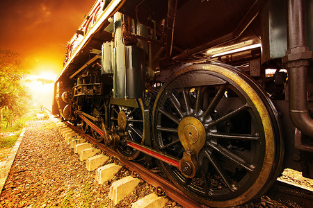 铁路铁轨上流发动机火车机车列车的铁轮蒸汽机器溪流博物馆土地运输驾驶历史车辆引擎背景图片