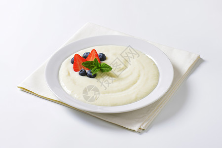 塞莫利娜粥稀饭午餐水果亚麻牛奶餐巾布丁食物盘子小吃高清图片