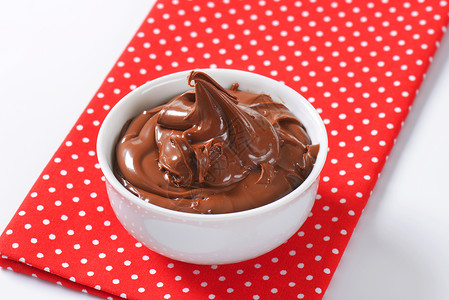 圆点扩散黑桃巧克力扩散软糖红色餐巾奶油漩涡坚果小吃配料可可食物背景