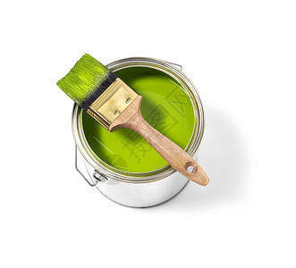滴落绿色油漆白色背景上顶部有刷子的绿色油漆罐背景
