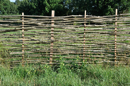 木围栏蓝天击剑草地场地材料植被农村障碍天空乡村背景图片