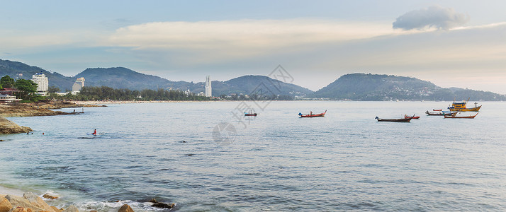 泰拉州普吉的卡利姆海滩和帕东海滩全景背景图片
