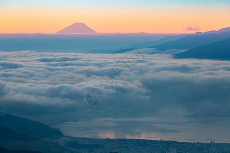 藤山日出旅行观光精神风景戏剧性星星顶峰地标火山薄雾高清图片