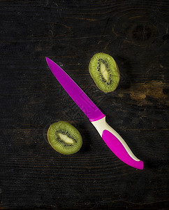 克雷莫纳Kiwi水果和fuchsia刀 关上甜点热带饮食旅行小吃宏观日记食物异国奇异果背景