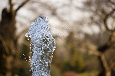 动物喷泉水涌出液体喷出喷口溪流喷射背景图片