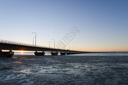 桥边的冰流奥兰斯布里奇高清图片
