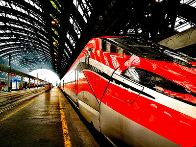 红色米兰建筑学意大利国营铁路公司高清图片