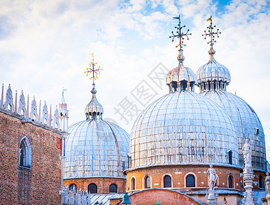 意大利威尼斯圣马克巴西利卡奢华穹顶建筑脚步旅游纪念碑楼梯雕像艺术古董背景图片