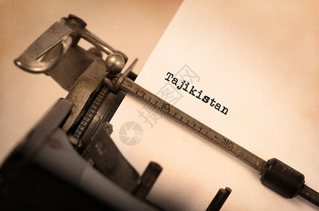 旧打字机     塔吉克斯坦打印国家机器金属技术记者白色机械刻字调子背景图片