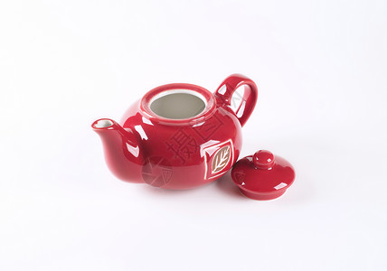 红茶茶壶餐具菜盘陶器盘子红色背景图片