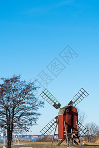 旧木制风车旅游地标场景建筑受保护蓝色农村纪念碑历史活力背景图片
