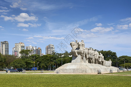 保利斯塔Bandeiras纪念碑在巴西圣保罗背景