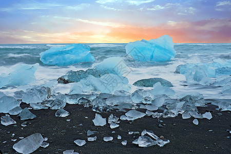 冰岛Jokulsarlon的黑沙滩冰石岩石海洋海滩石头日落黑沙海浪黑色背景图片