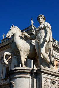 马特尔在国会广场前骑着一匹马的卡斯特尔雕像 Ro大理石帝国游客古董历史建筑神话历史性广场景观背景