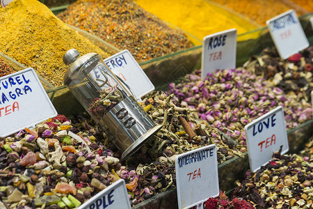 在土耳其伊斯坦布尔大巴萨的茶叶店香气文化贸易草本植物集市展示美食粉末旅游店铺背景
