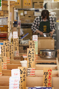销售日本传统产品的日美传统产品价格城市人行道食物蔬菜零售行人水果化妆品店铺背景图片