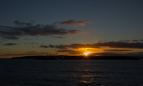 日落时港入口图片