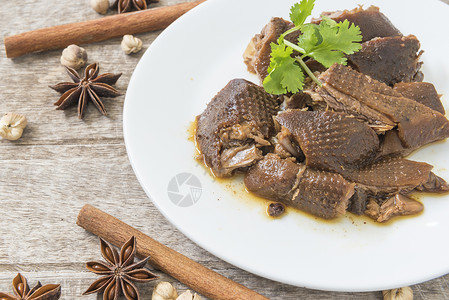 茶食生活烹饪家禽食物盘子鸭子肉汁白色美食棕色背景图片