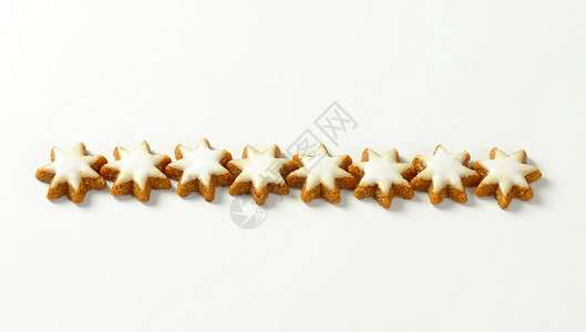 肉桂星饼干白色糖衣榛子星星釉面杏仁柠檬美食肉桂星形高清图片