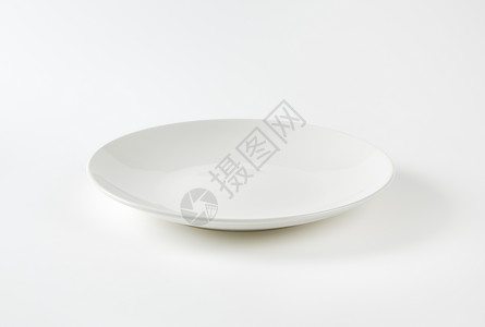 无纹白色汤盘餐盘盘子圆形陶器陶瓷制品餐具背景图片