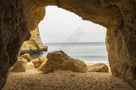 波尔蒂芒Benagil海滩洞穴 葡萄牙阿尔加夫太阳海浪海景日落海岸线编队海岸支撑反射晴天背景