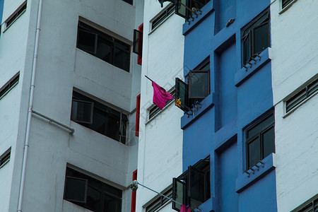 高楼建筑和蓝天建筑物商业中心城市旅游建筑学办公室火焰蓝色天空背景图片