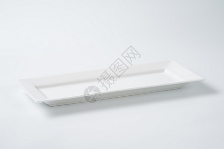 白色矩形板托盘陶瓷盘子制品镶边长方形陶器餐具菜盘高清图片