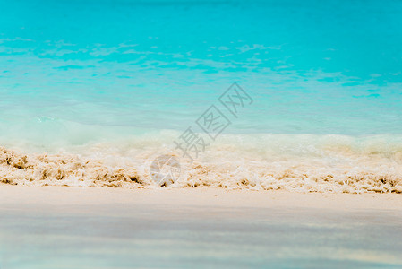 沙沙沙滩和海浪风景海洋砂质海岸蓝色海景晴天阳光冲浪旅行背景图片