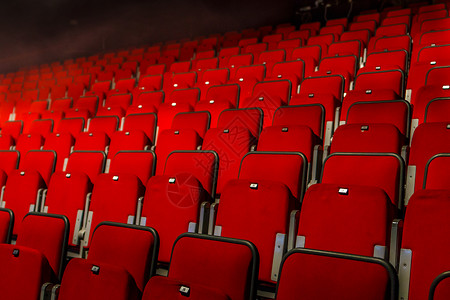 红色剧院椅子展示文化娱乐座位礼堂时间体育场大厅会议音乐会背景图片