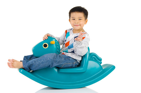 亚裔男孩微笑玩具行动男生男性幼儿园背景图片