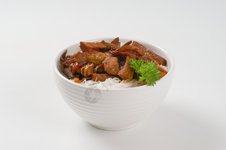 烤炒肉和米面食物猪肉木耳牛肉米粉酱油盘子美食背景图片