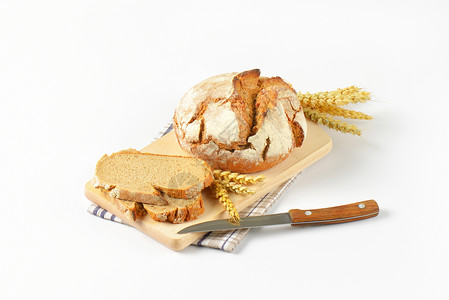 新鲜的结壳面包圆形麦穗谷穗工匠硬皮食物背景图片