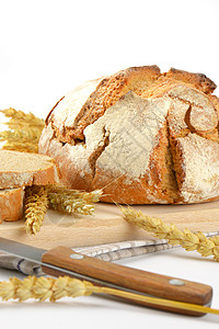 新鲜的结壳面包食物麦穗硬皮谷穗圆形工匠背景图片