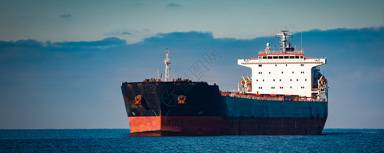 黑货货船进口插图航海黑色物流运输蓝色红色商业船运背景图片