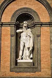 在那不勒斯国王雕像艺术皇帝吸引力国家历史建筑地标遗产建筑学皇家背景图片