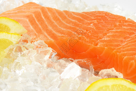 冰上鲜鲑鱼片鱼片营养食物柠檬背景图片