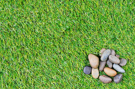 草地上的石头花园碎石材料绿色公园灰色路面岩石背景图片