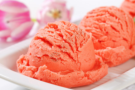 粉红色冰淇淋盘子果子覆盆子食物西瓜粉色甜点背景图片