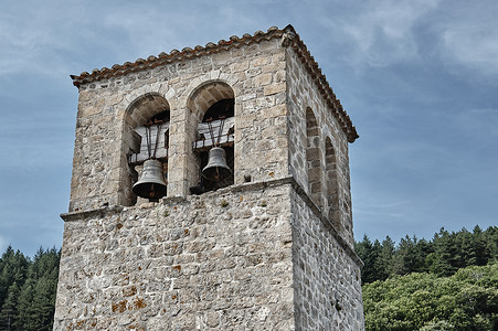 一个中世纪的石头教堂背景图片