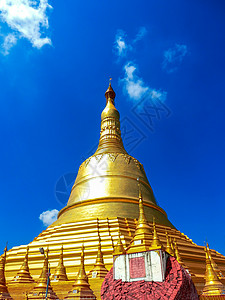 缅甸的金子圆顶仪式崇拜建筑百果文化神社寺庙遗产背景图片