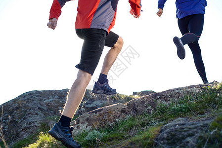 活跃的生活方式概念 2001年3月12日 活动型生活模式概念女士男性保健运动员慢跑者训练耐力活动运动闲暇背景图片