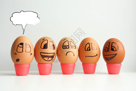 画鸡蛋排成一行的幸福鸡蛋背景
