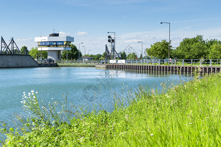 考利茨河工业的水闸高清图片