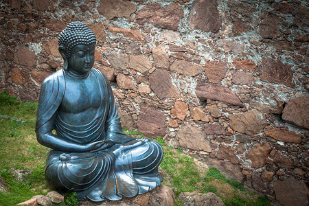冥想佛像精神旅行古董文化瑜伽祷告佛陀青铜雕像地标背景图片