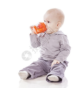 饮酒者托德勒男孩饮酒灰色吮吸儿童牛奶营养果汁喜悦白色工作室童年背景