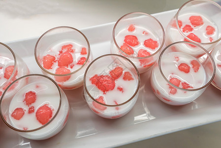 椰子乳粉牛奶浴缸马蹄菱角红宝石热带涂层美食板栗甜点背景图片