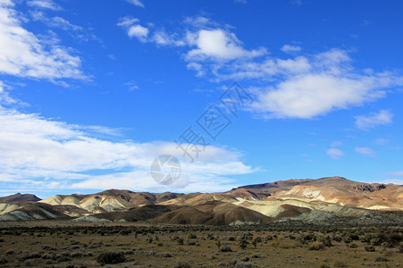 丘布特省阿根廷丘布特河谷美丽的荒地旅行远足旅游风景山脉侵蚀爬坡编队游客地质学背景