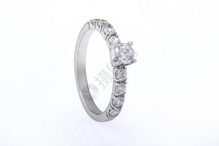 白色金色婚礼 白背面钻石订婚戒指组织背景图片