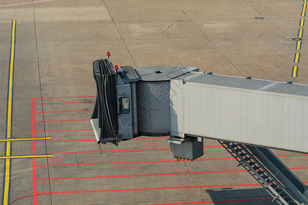 飞机桥 客机往返飞机的行车道位置装置运输交通工具对接起降旅行私人过渡空运背景图片