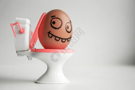 画鸡蛋长着面容涂漆的有趣鸡蛋背景